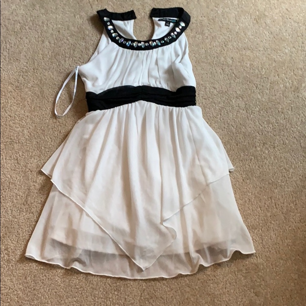 Size 7 black and white dress
